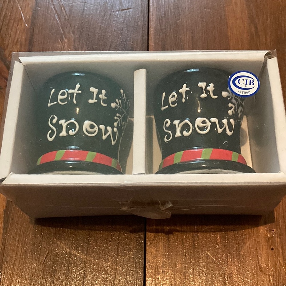 NWOT “Let it Snow” salt and pepper shakers